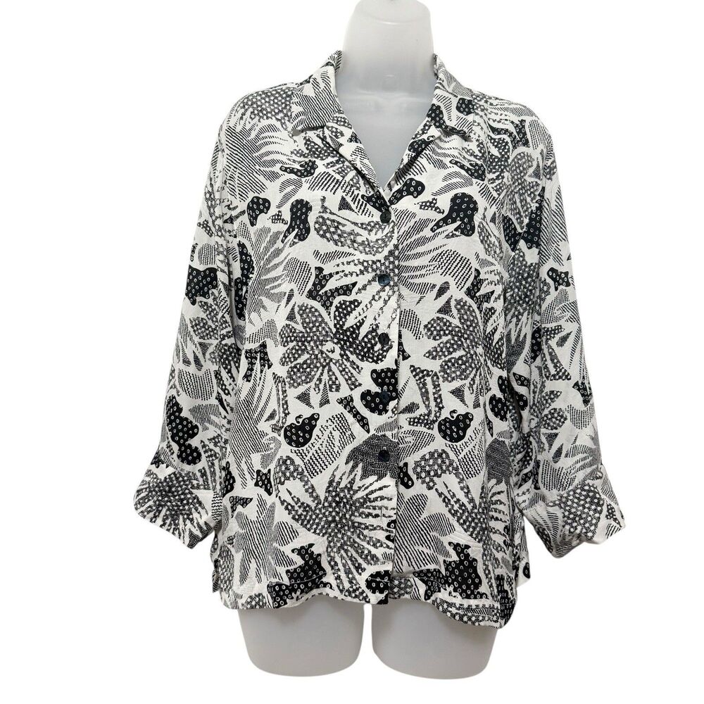 Chicos Black White Floral 100% Silk Button Front 3/4 Tab Sleeve Top Size 1 M
